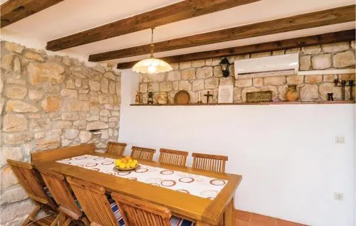 Four Bedroom Holiday Home in Kolocep - Image 1