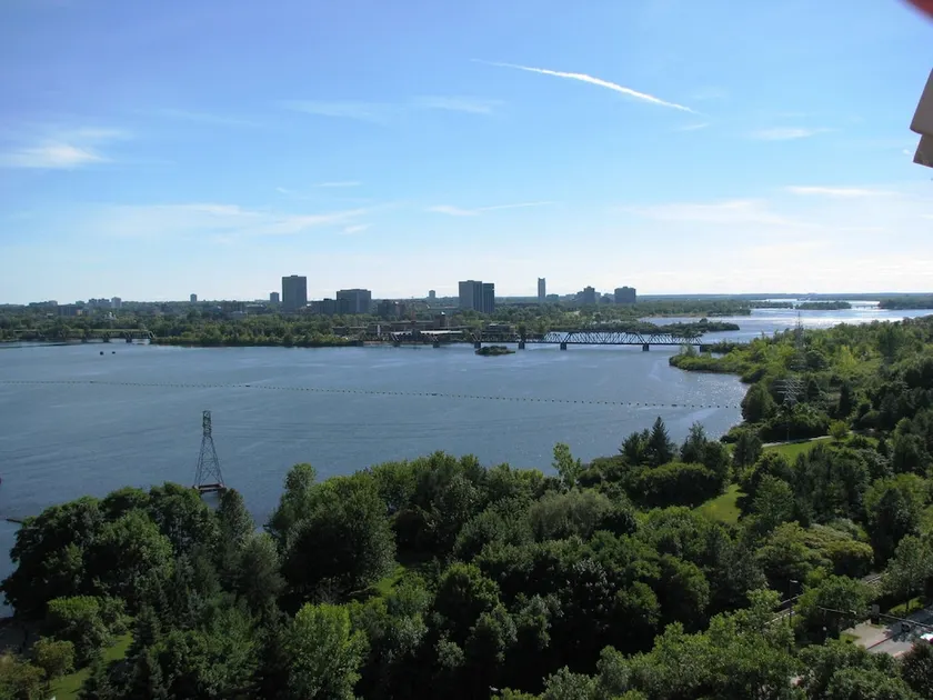 Hotel Chateauneuf Gatineau-Ottawa - Image 1