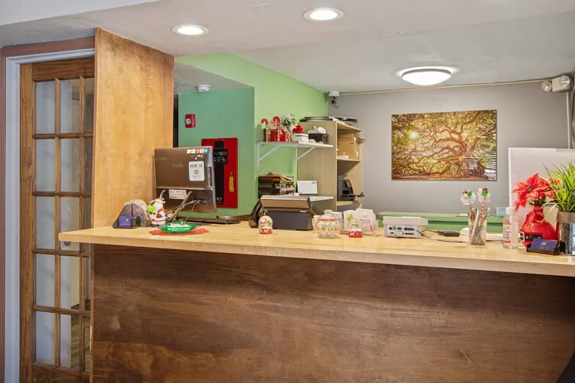 Dogwood Inn & Suites - Image 1