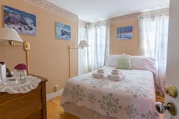 The Bellevue House - Image 1