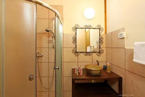 Liats Cabins - Image 1