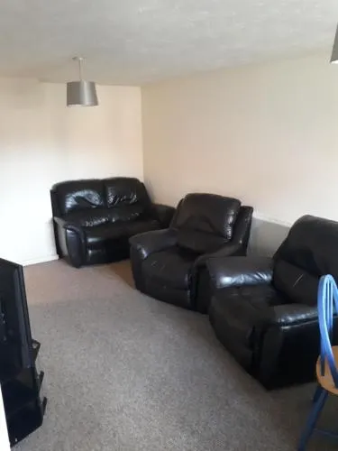 Marvellous Meridian Maisonette - Image 1