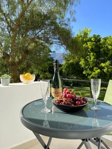 Golden Bay Apartment - Image 1