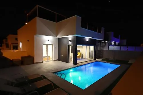 New villa with rooftop terrace and pool - Image 1