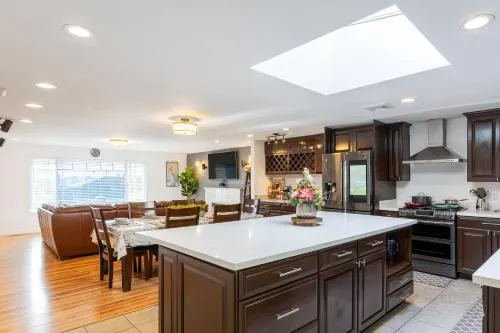 Enchanting Luxury Vacation Home with Prime Location, Office, and Spacious Yard - Image 1