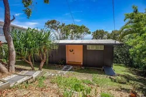 Ocean Views in Vibrant Coolum - Image 1