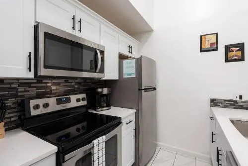 Cute and Comfy 2 Bedroom in Soulard - Image 1