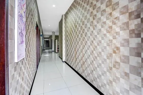 OYO 90889 Dkb Residence - Image 1