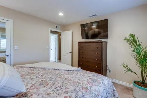 Beautiful Backyard Oasis 5 bedroom 3 Bathroom Home - Image 1