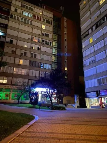 Dozsa Apartman Godollo - Image 1