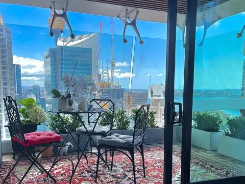 Sydney Cosmopolitan CBD Apartment - Image 1