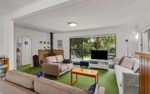 Great family holiday home only minutes walk to the beach! - Image 1