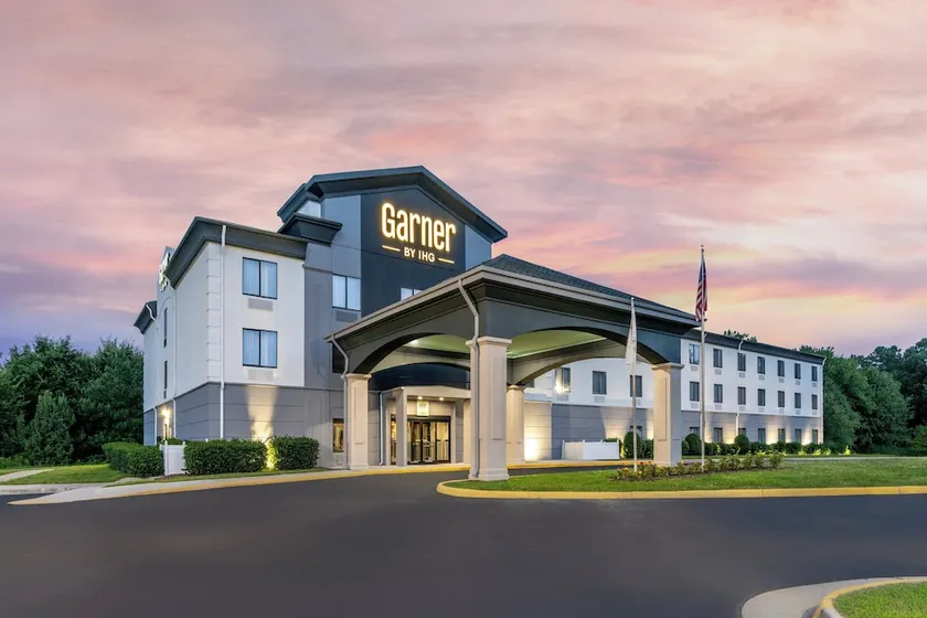 La Quinta Inn & Suites by Wyndham Richmond - Kings Dominion - Image 1