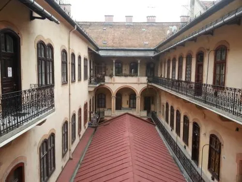 Caterina Hostel and Guesthouse - Image 1