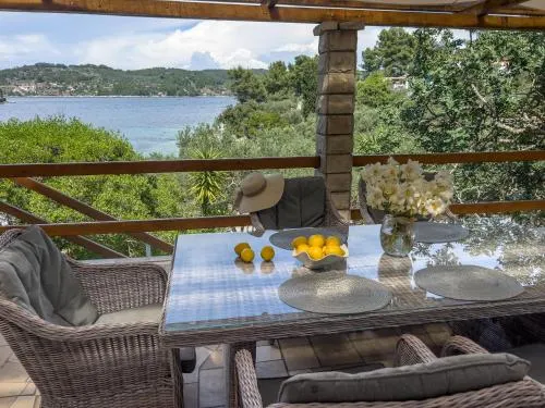 Pebble Bay Paradise House - Image 1