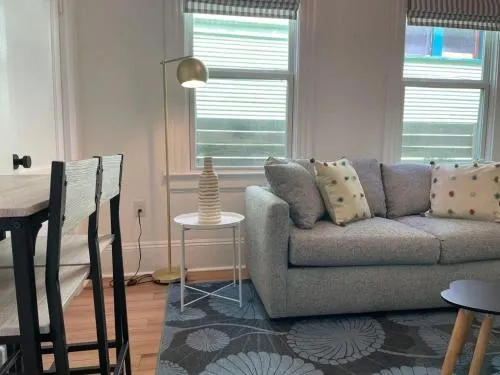 Cozy apt with large deck - 2 blocks from 5 Points! - Image 1