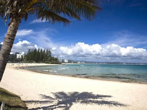 Snapper Rocks Studio Number 10 - Studio style accommodation - Easy walk to beaches, clubs, cafes, restaurants and shopping, Coolangatta, Rainbow and Tweed Heads - Image 1