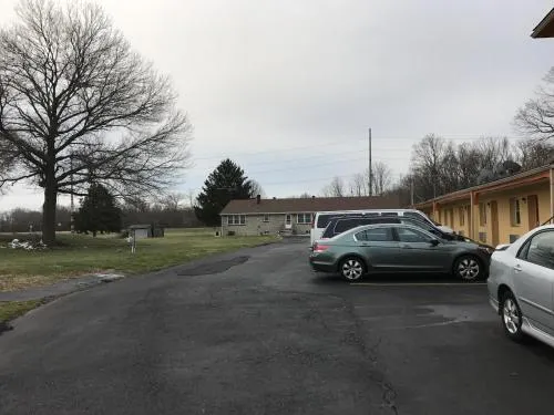 Budget Inn - Image 1