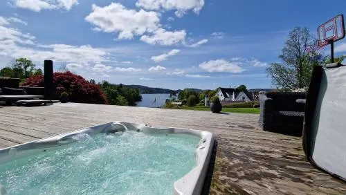 Luxurious villa at Troldhaugen - Image 1