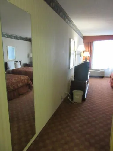 Governor's Inn & Suites - Image 1