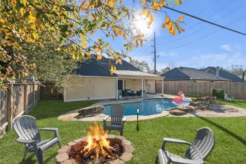 Pool Villa- Near Airport & Downtown, Fire Pit, Foosball - Image 1