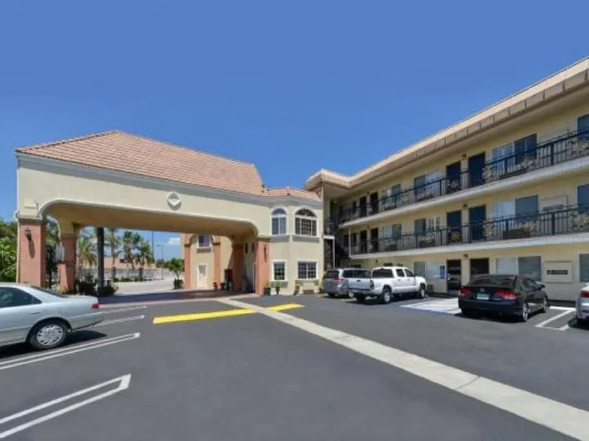 ABVI AND SUITES EL MONTE LOS ANGELES - Image 1