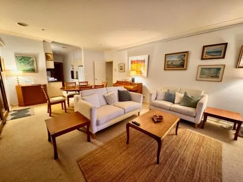 3 Bdrm/2 Bthrm House Close to Canberra CBD & ANU - Image 1