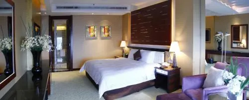 Grand Oriental Hotel - Image 1