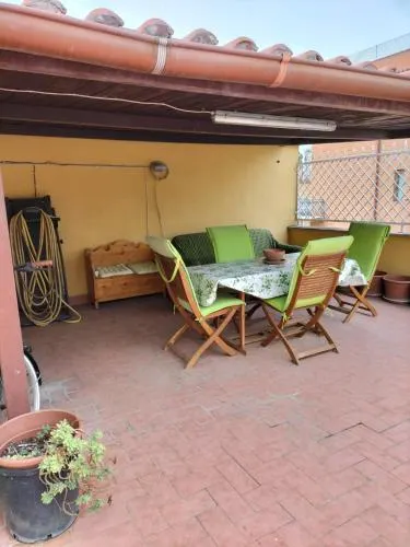 Habitación en casa de familia apta para niños | Vistas a la ciudad | Admite perro - Image 1
