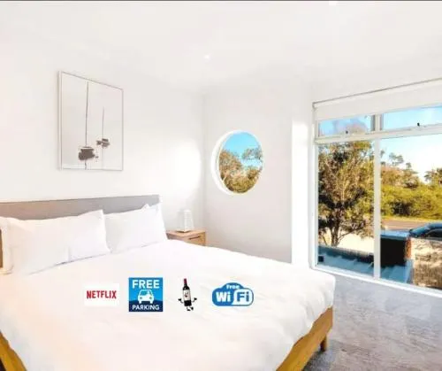 2Bdrm Beachside Town House with Ocean Views - Image 1
