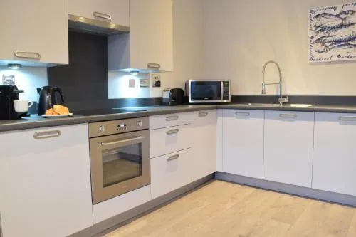 Geneva House Apartments - Image 1