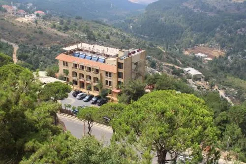 Pine View Hotel - Image 1