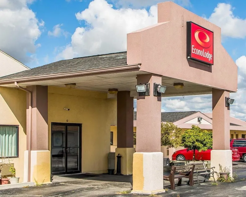 Rodeway Inn - Image 1