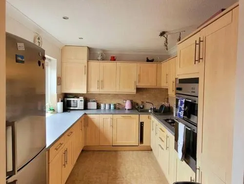 Hot Tub Beach Bungalow - free parking & child friendly - Image 1