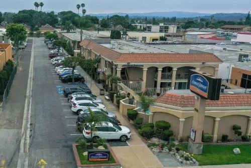 Howard Johnson by Wyndham Buena Park - Image 1