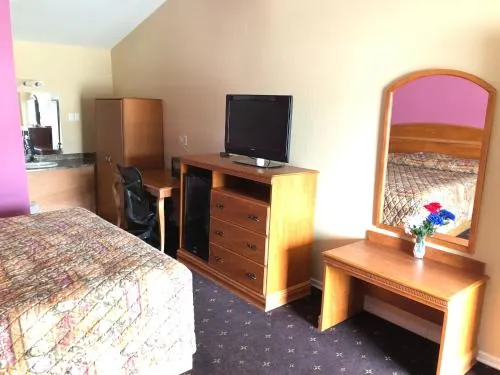 Frontier Motel - Image 1