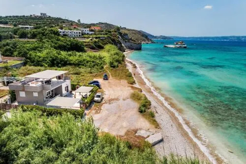 Grekodes Kera seafront villa - Image 1