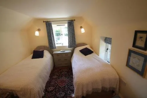 Poocks Cottage - Image 1