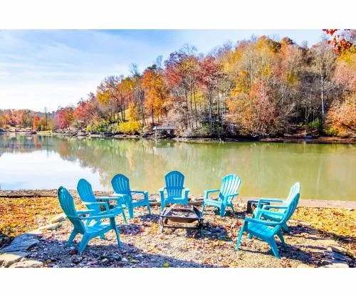 Classic Lake House Lakefront with Fire Pit and Dock - Image 1