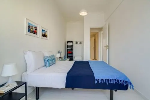 Modern 2 Bedroom Apartment With Views In Lisbon - Image 1