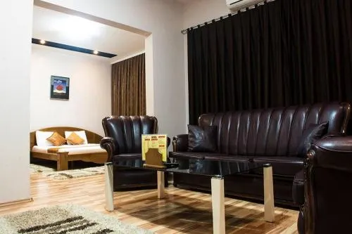 Hotel XXL - Image 1