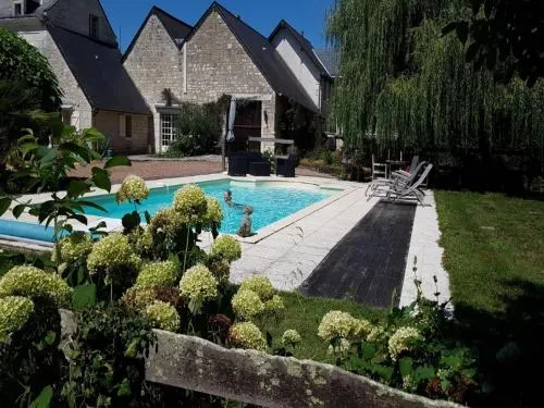 Former Customs House With Large Garden and Private Pool. 4 km From Chinon - Image 1