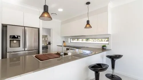 Stunning Canal Home Oh So Close To The Waterfront - Image 1