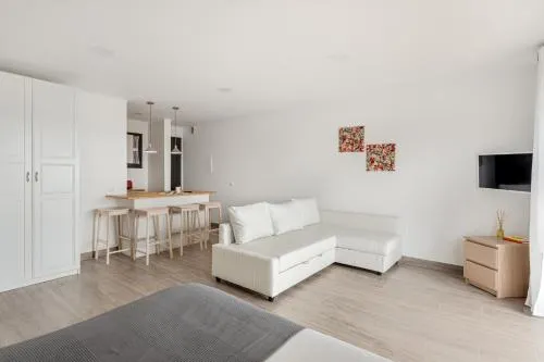 ALTIDO Superb studio with patio in Faro - Image 1