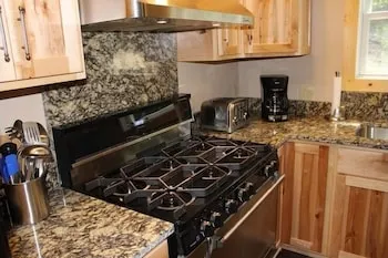 Cascade Mountain Chalet - Image 1