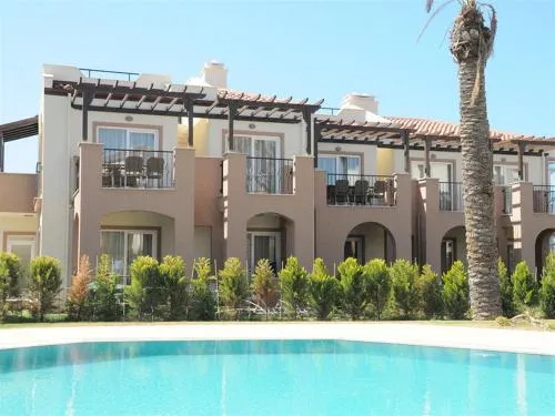 Apollonium Beach Flats and Villas - Image 1