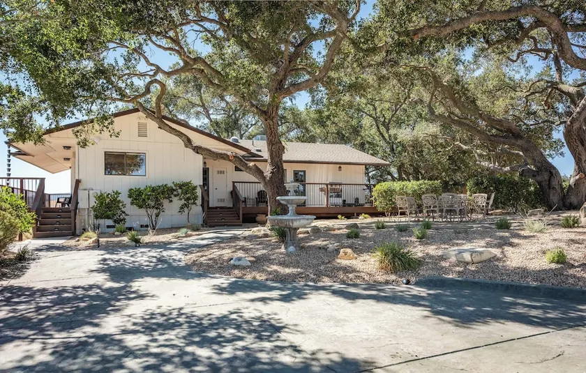 Heartview Cottage- Stylish Cottag on 24 acres with endless vineyard views and Heart Hill on 46 West! - Image 1