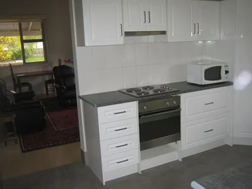 Showgrounds Cottage Naracoorte - Image 1