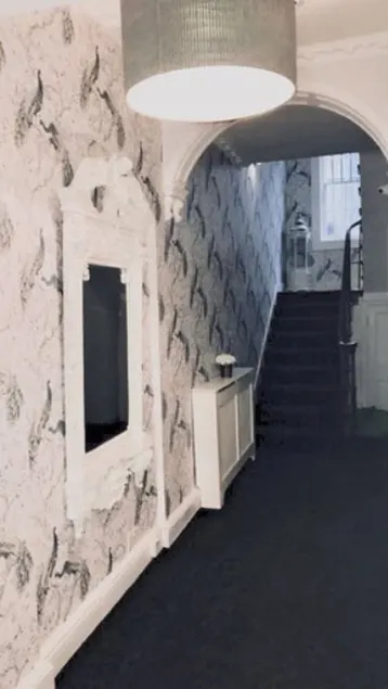 Edinburgh Central Guest House - Image 1
