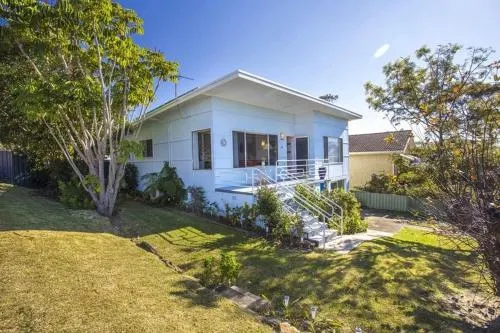 The Seaside Beachhouse Mollymook - Image 1